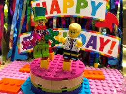 LEGO Minifigure Birthday Cake | LEGOLAND Discovery Center Chicago